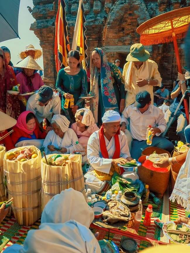 Toàn cảnh lễ hội Kate trên đền tháp Po klong Garai năm 2018 (Ảnh: Sưu tầm)
